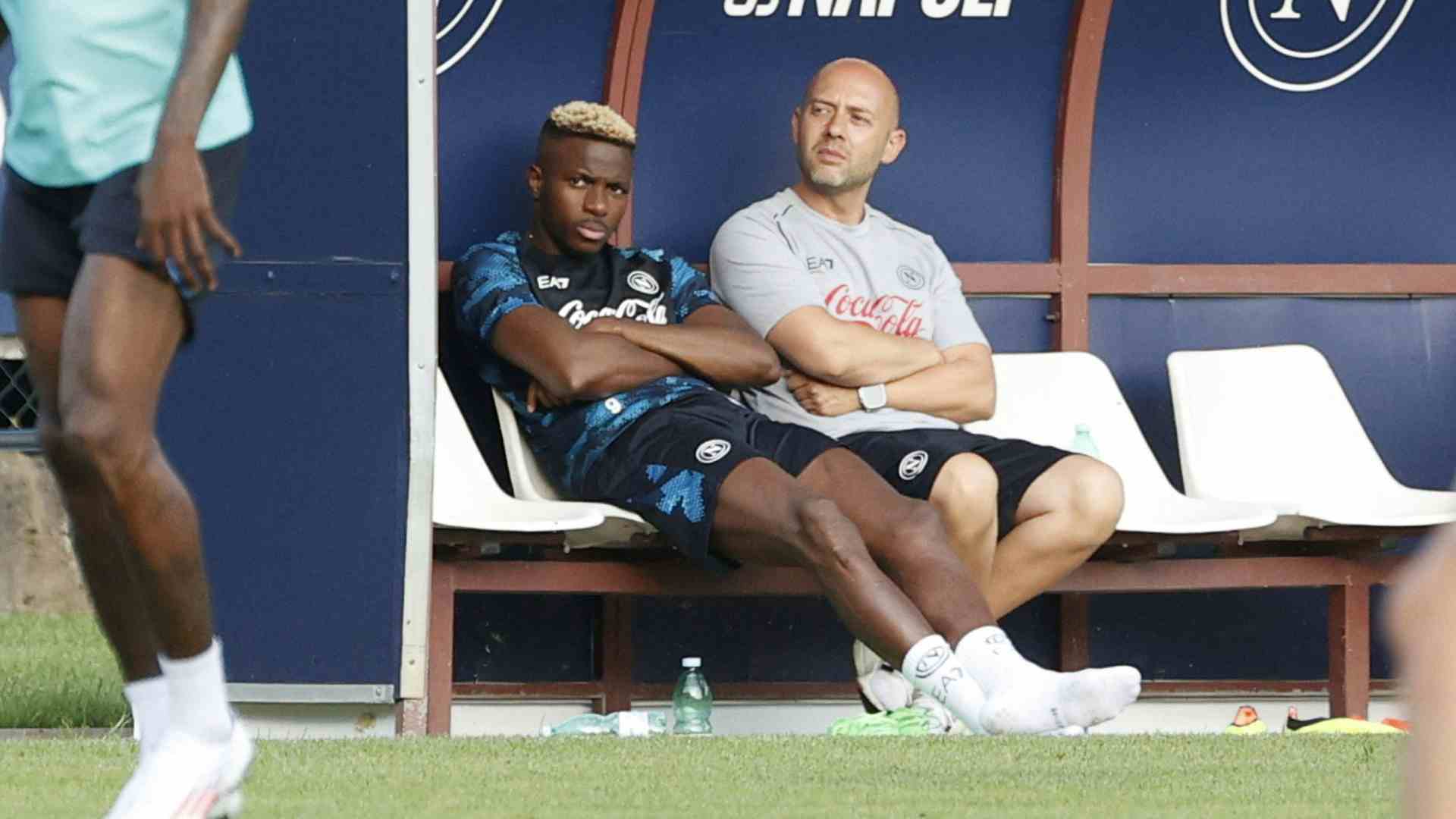 L'Equipe: "Osimhen vuole lasciare il ritiro del Napoli per forzare la cessione al Psg"