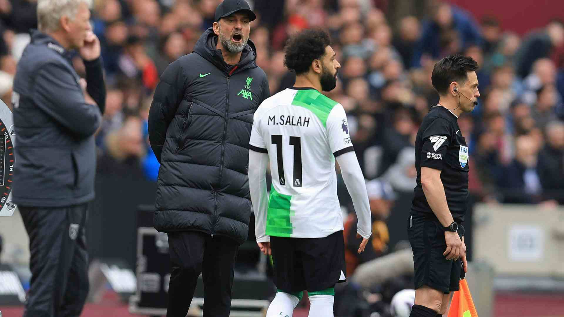 Liverpool, nervi tesi tra Salah e Klopp a bordo campo (VIDEO)